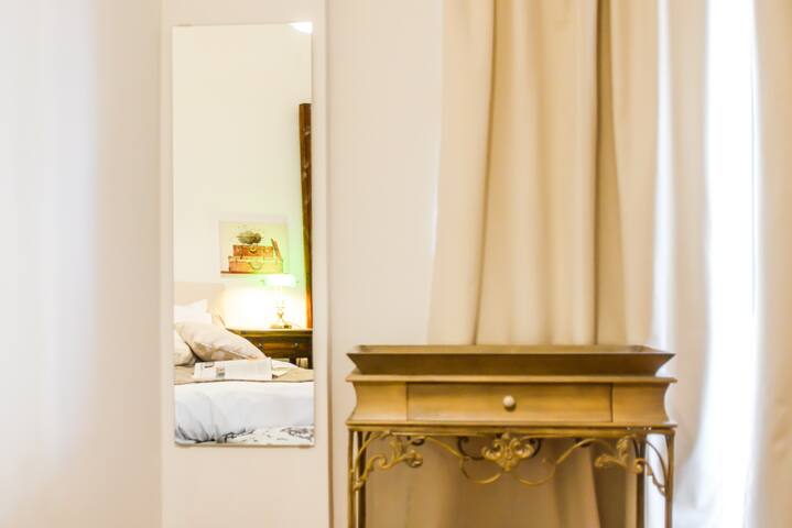 Deluxe Apt 1 – Center of Athens gallery image 5