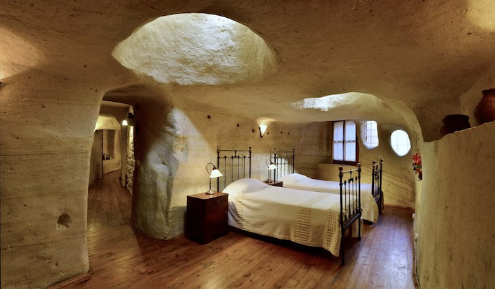 Cave-Life House , 2 Bedrooms, 2 Baths