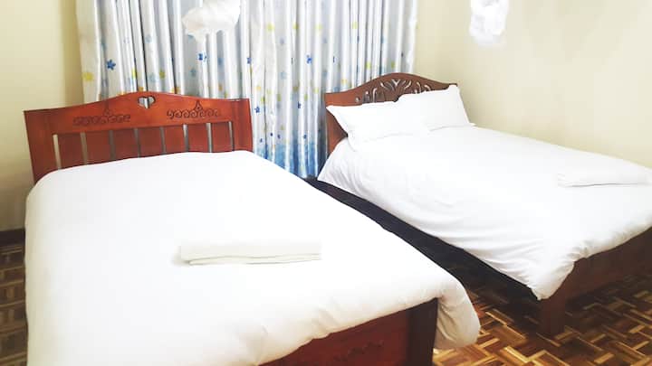 卧室1-在您右手边的走廊上 