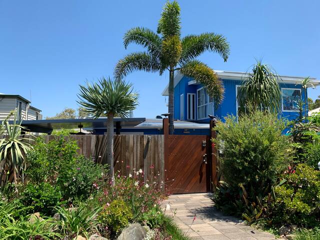 Unique Fun Beach House with Self Contained Unit gallery image 2