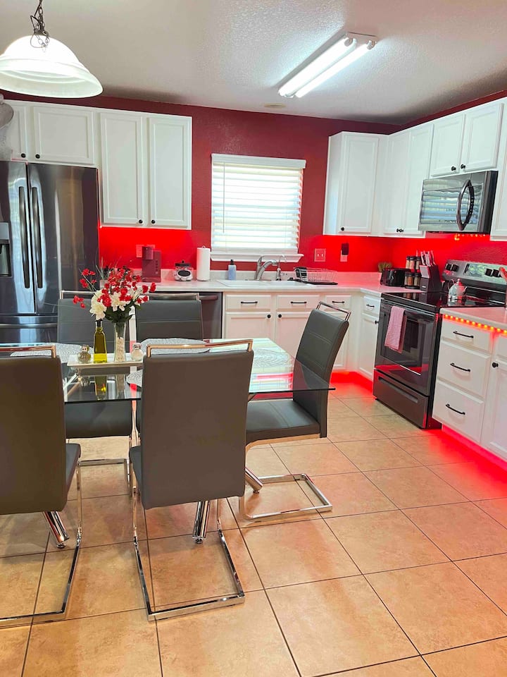 *Lovely Home* with Kitchen 7 beds Houses for Rent in