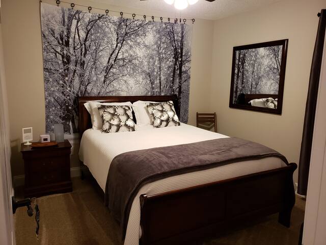 Linda Kay Court (1) minutes to RAFB & HMC