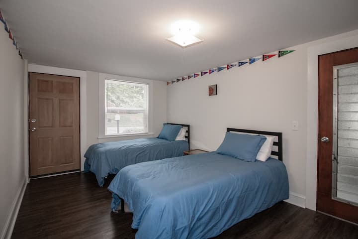 Spálňa č. 3 na prízemí s dvoma oddelenými lôžkami.