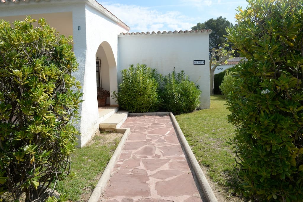 Casa con su jardín privado