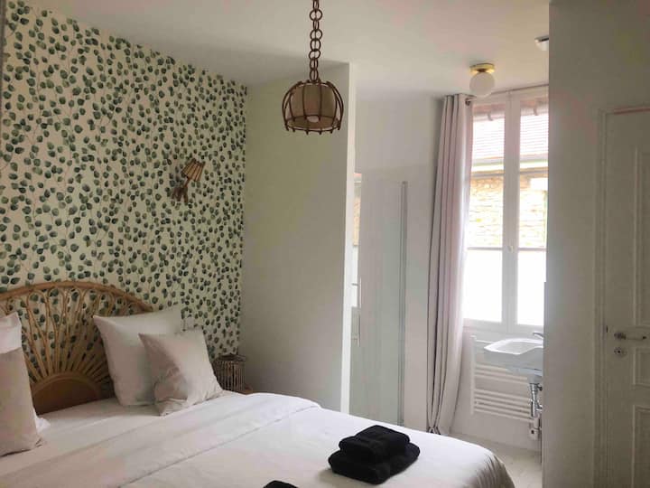 Chambre 1
Lit queen size