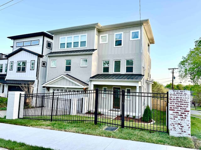 Luxury House/Near Gulch/Rooftop/4King 4Queen 2Twin