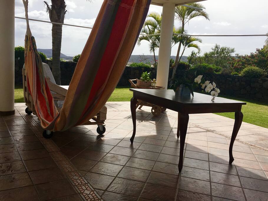 Porche y Jardin con Hamacas