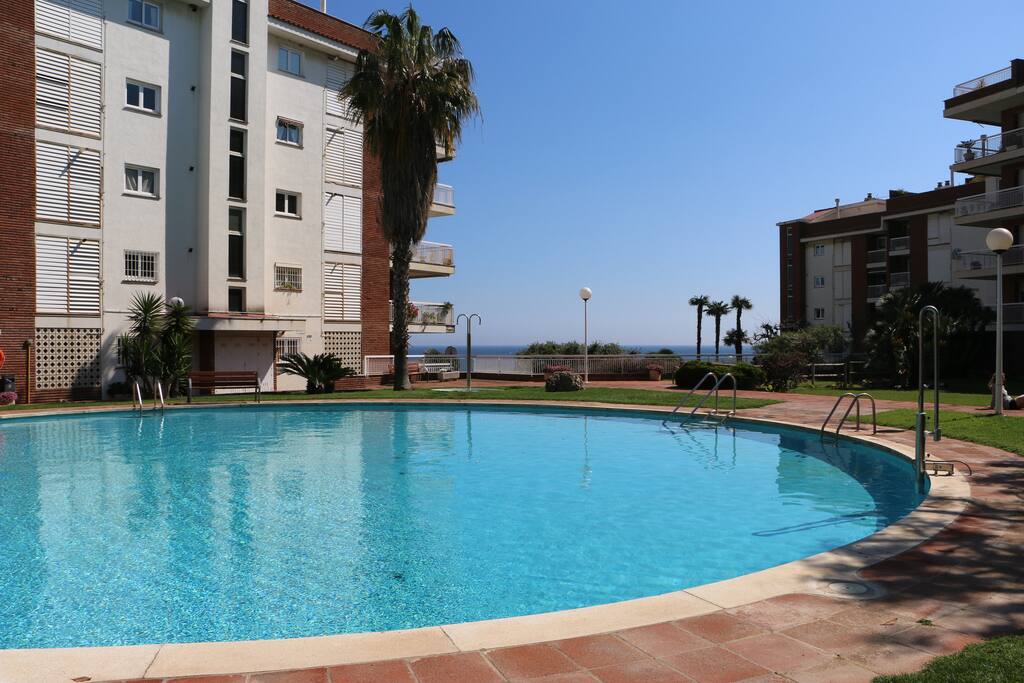 Garden Pools / Jardin y Piscina