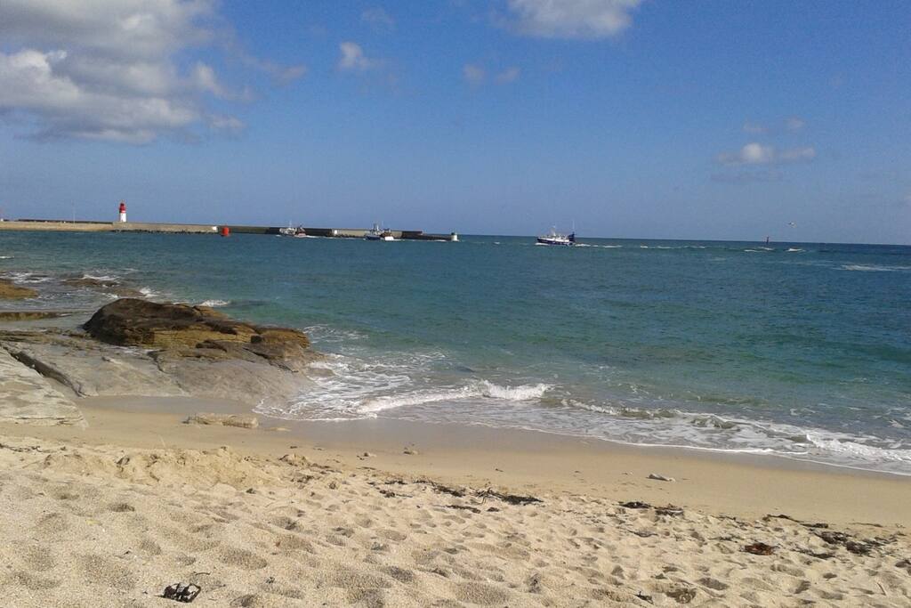 plage de sable devant la résidence