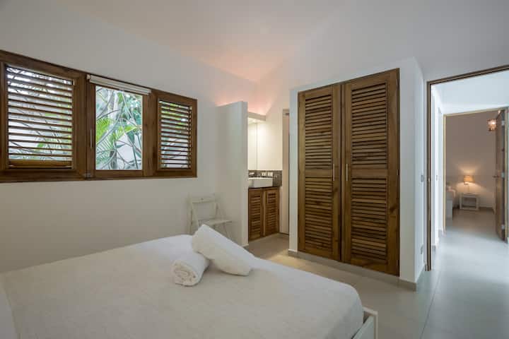 2e chambre avec salle de bain
