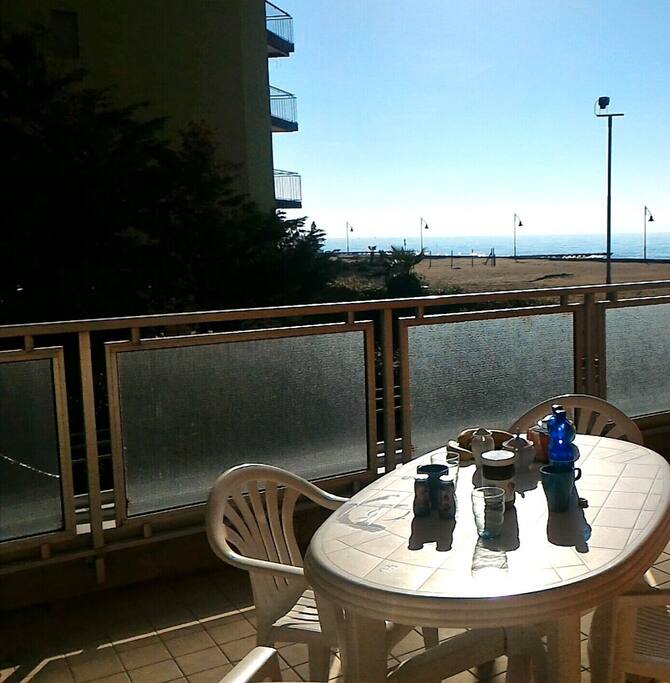 vista mare, ampio balcone per pranzare . ottima esposizione