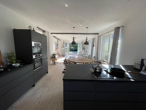 double room (1) in villa with garden and pool