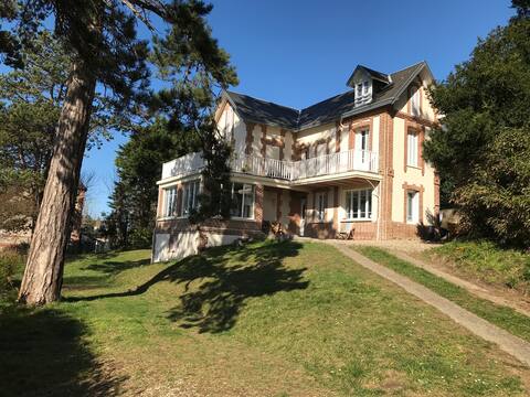 Large Family Villa – Beachfront, Golf, Sailing