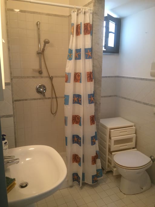 Bagno con doccia
