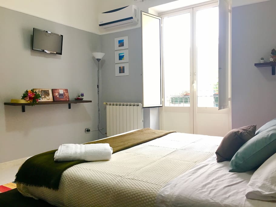 climatizzatore inverter, riscaldamento autonomo, tv schermo piatto, finestra, balcone luminoso
