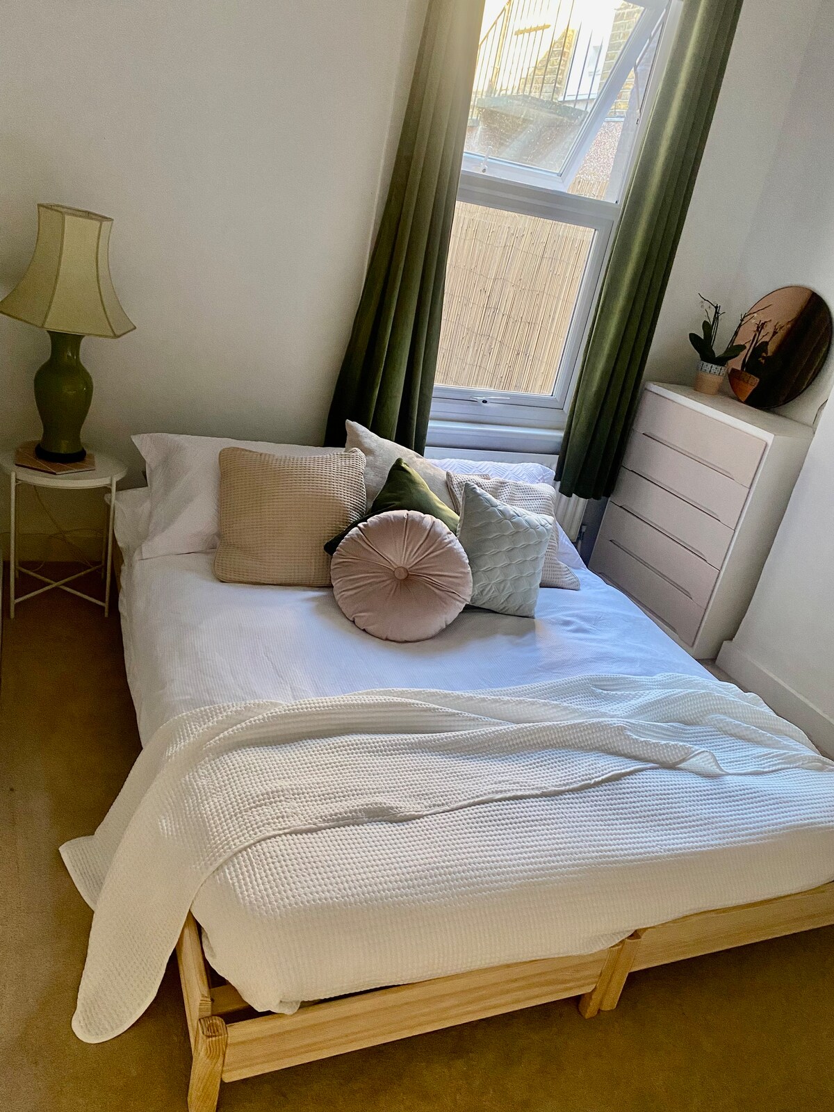 Dormitorio - cama doble. Pueden ser 2 individuales.