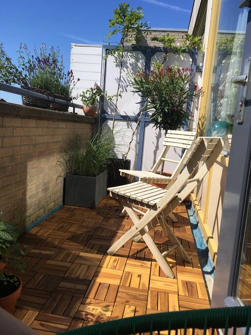 Balcony for sunny breakfasts!