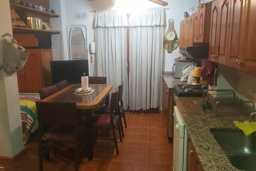 Cocina y Comedor para 4 Personas