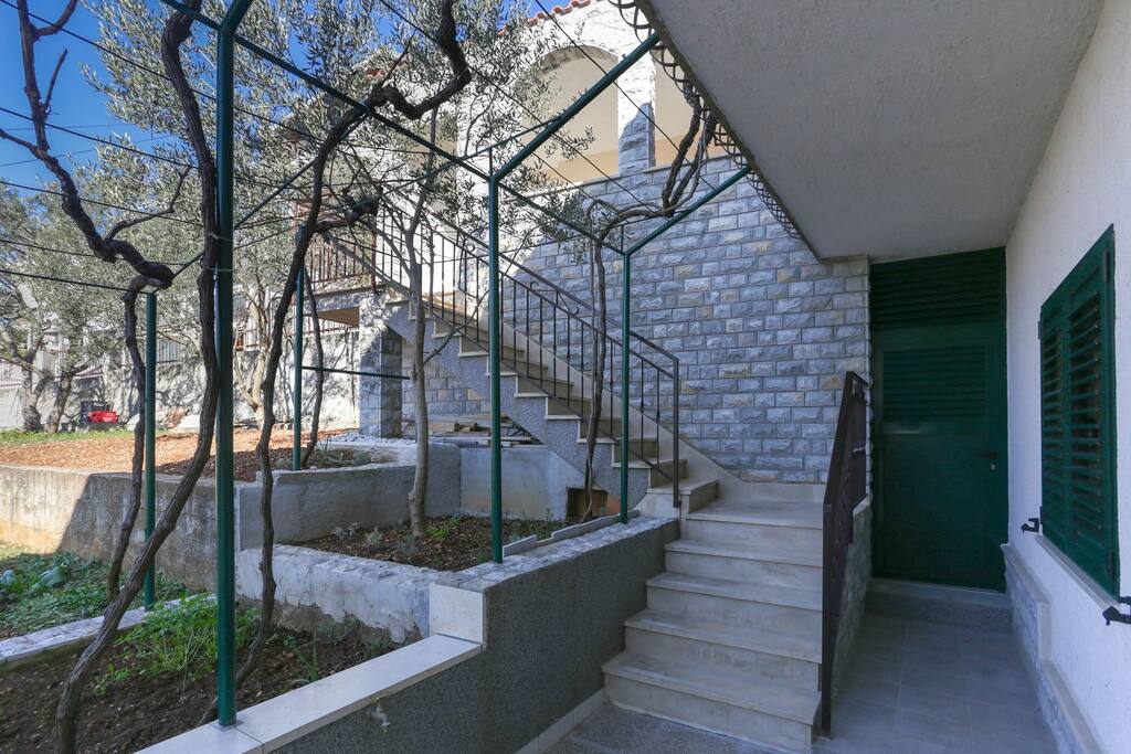 Entrance / Reception