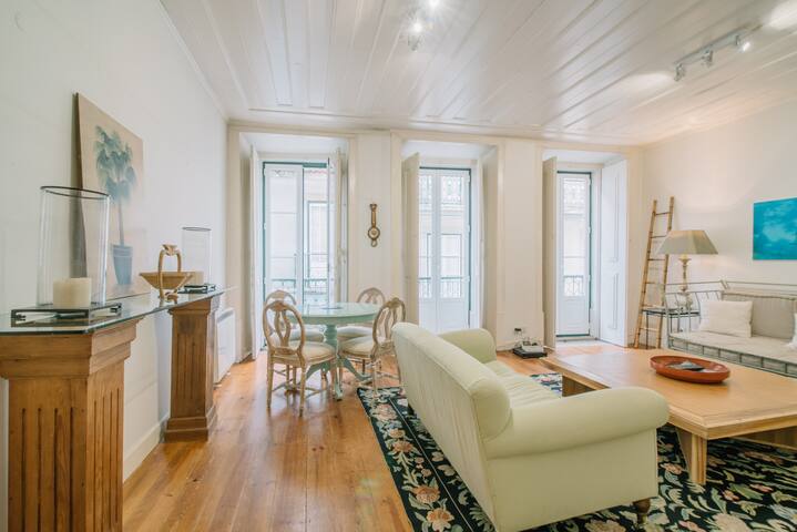 Vintage Bairro Alto Lisbon Apartment gallery image 2