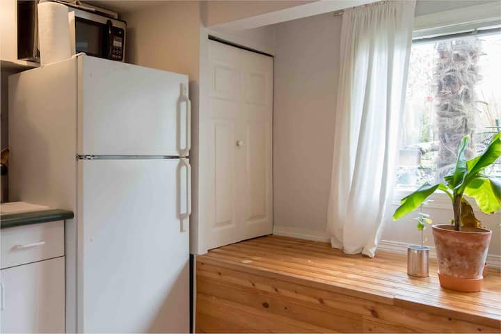 Bright Studio, Safe & Quiet-great Location! - Vancouver