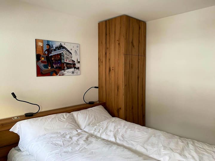 غرفة نوم وخزانة ملابس