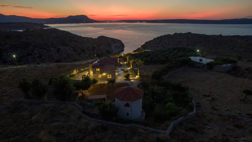 100mt to the Beach * Stunning Sunset* Full Privacy gallery image 5