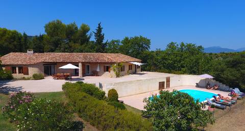 Large house on land 16,000 m2, 180° view