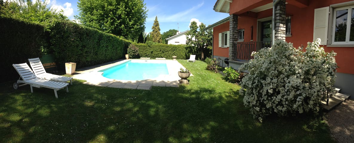 Beautiful Villa (private pool) nearby Geneva Lake