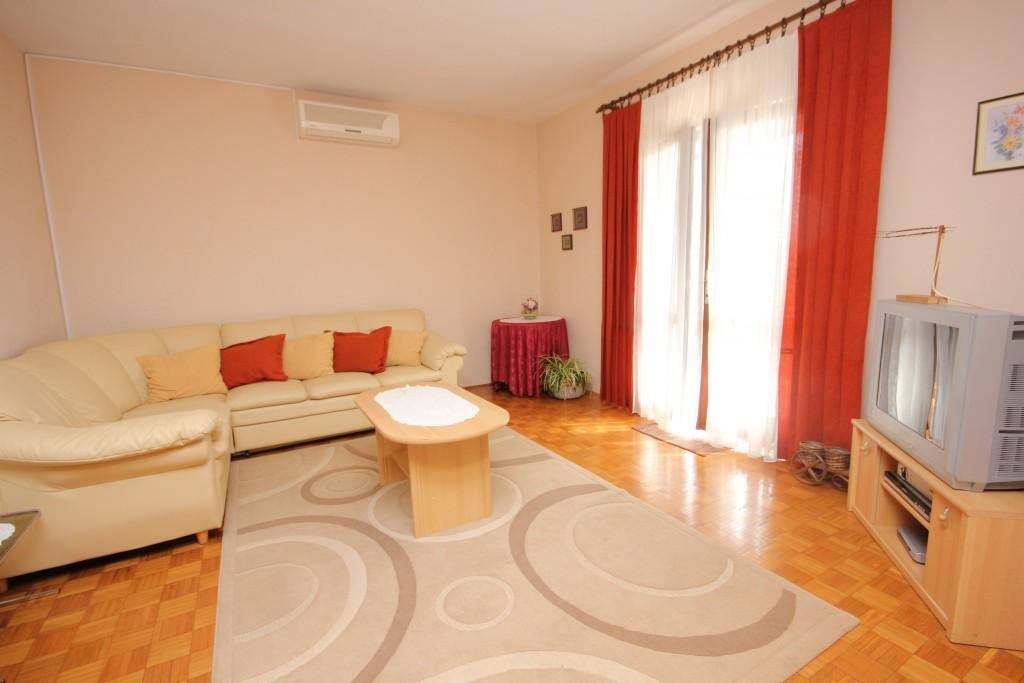 Living room, Surface: 18 m²