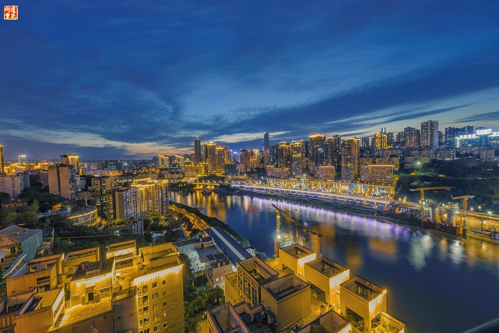 大阳台上的夜景