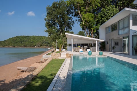 BEACH Front Brand NEW 3BR Luxury Villa