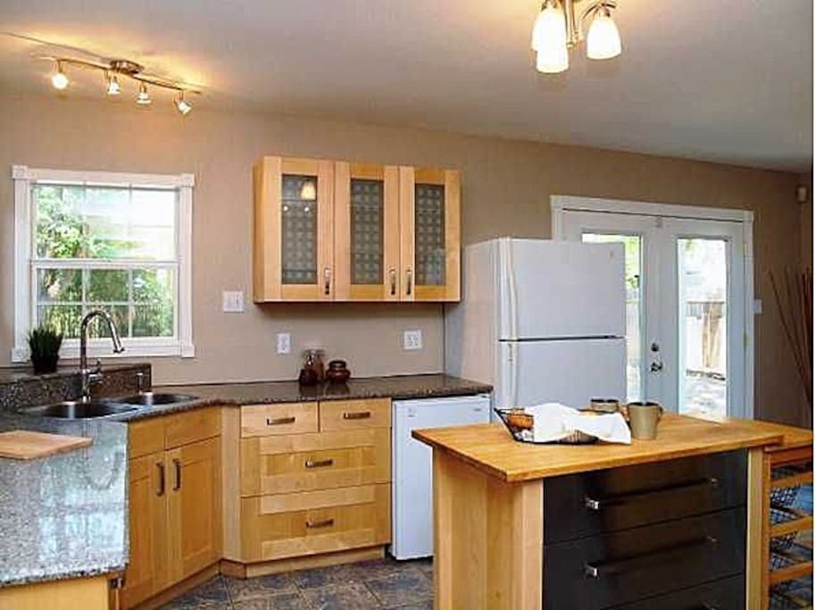 Kitchen (we just got a new fridge, which replaced the one in the picture)