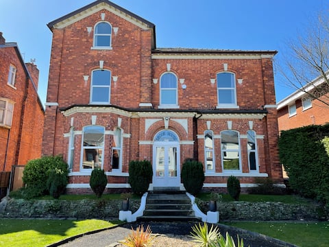 Luxury detached period property with hot tub