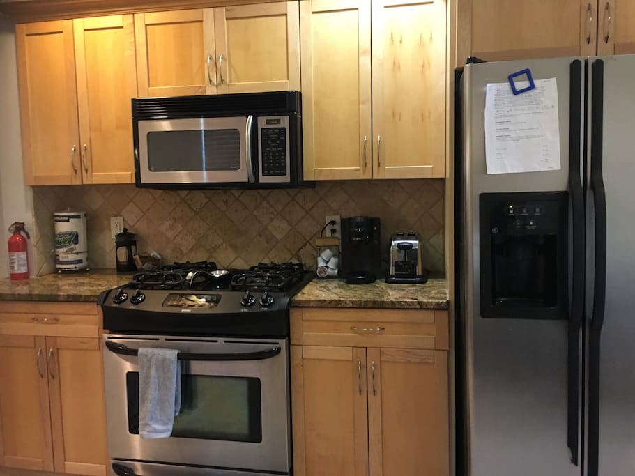 Full size appliances in the kitchen