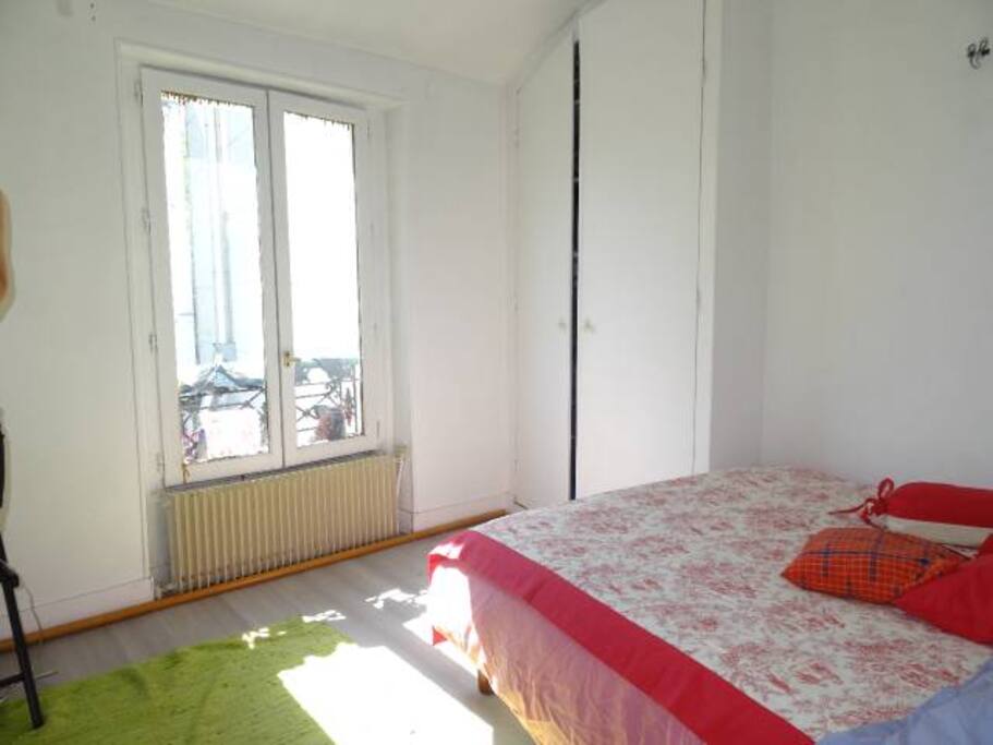 Chambre 1 sur cour (1/2)
