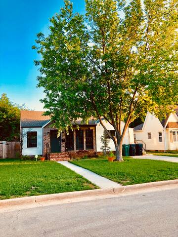 Cozy Urban Farmhouse near entertainment districts