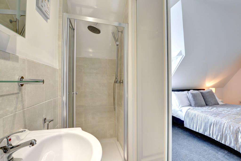En-Suite Bathroom in Bedroom 1