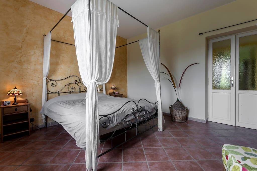 Slaapkamer met tweepersoonsbed