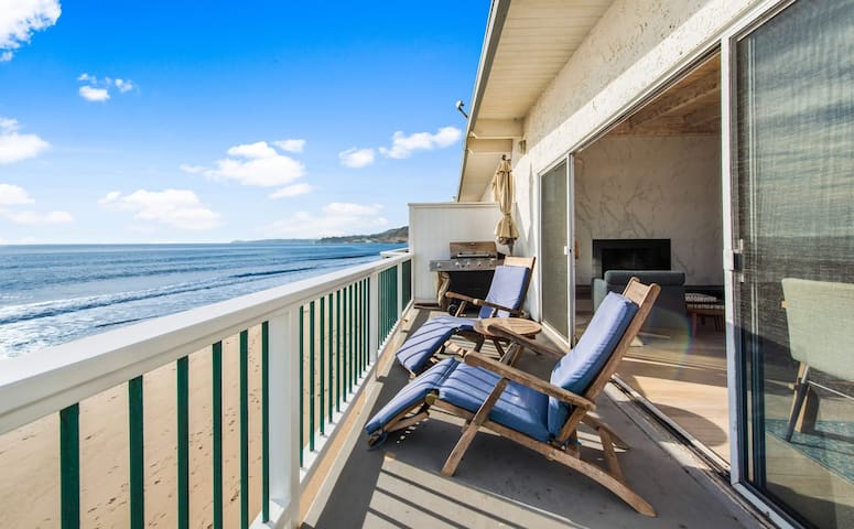 Luxury Malibu Road Oceanfront Townhouse gallery image 2