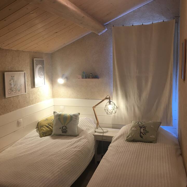 habitación con 2 camas de 90