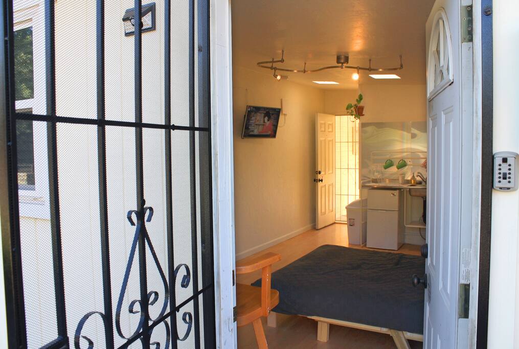 Clean, cozy and climate controlled private studio apartment. Private entry with lock box, self check-in any time after 5PM.