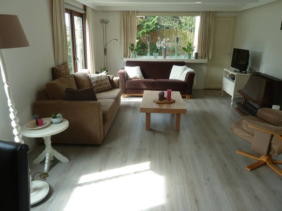 Ruime woonkamer, TV, wifi