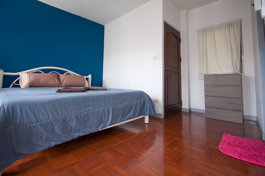 Private 3rd floor king bed with air conditioner.