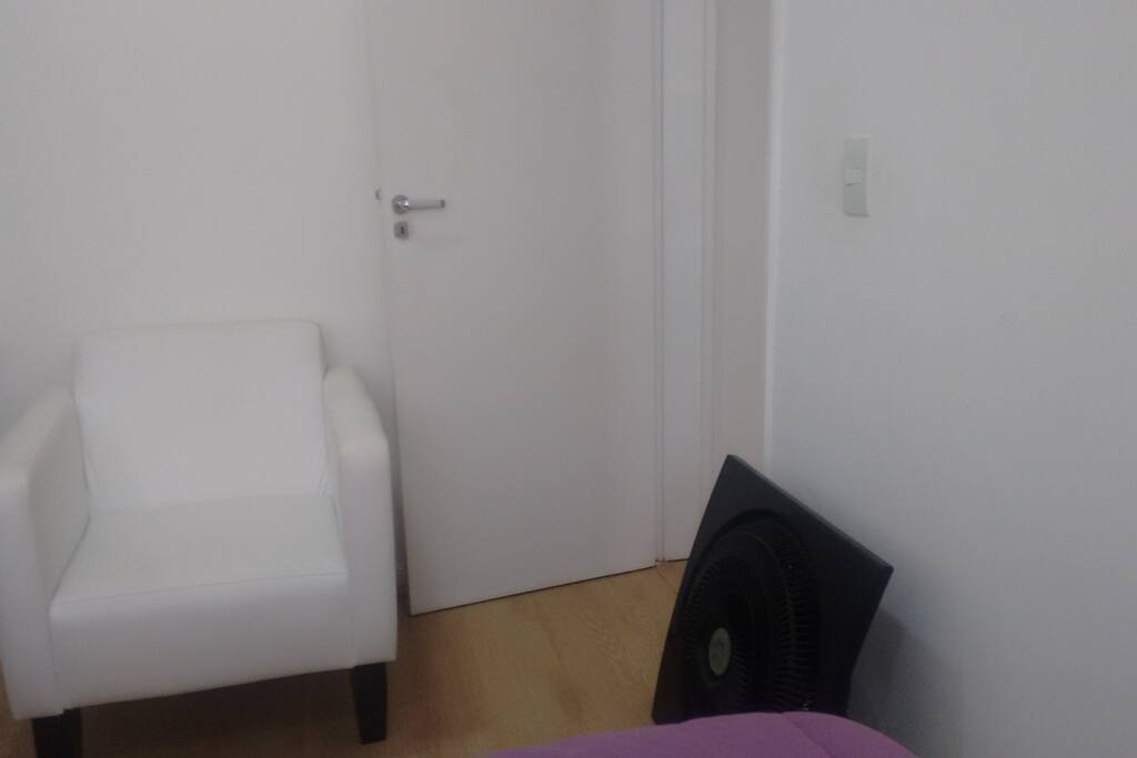 com poltrona e ventilador