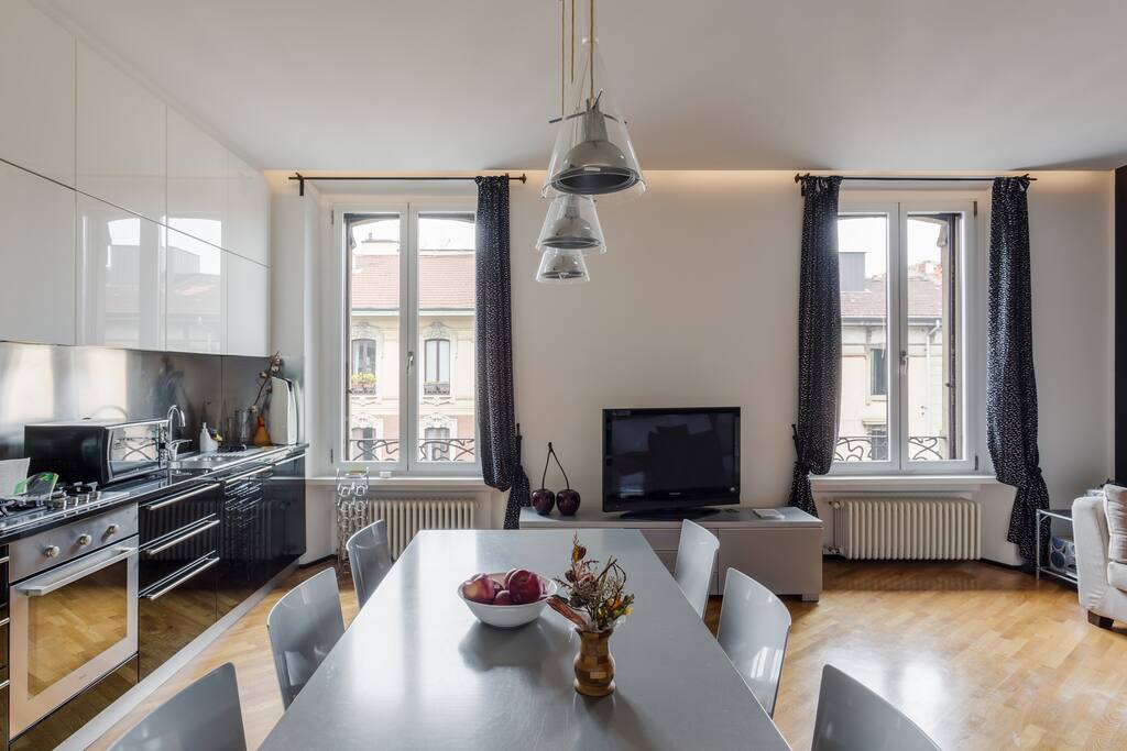 The equipped Kitchen - The dining table x6
