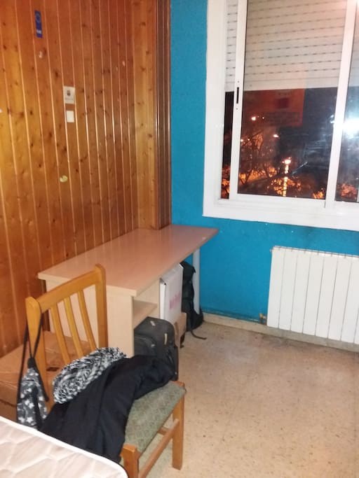 Habitacion exterior con t.v. calefacción y totalmente amueblada