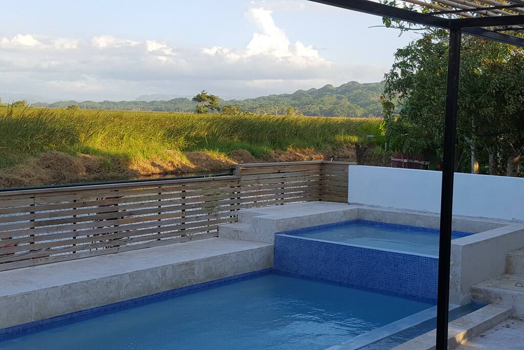 Patio & pool - great for families