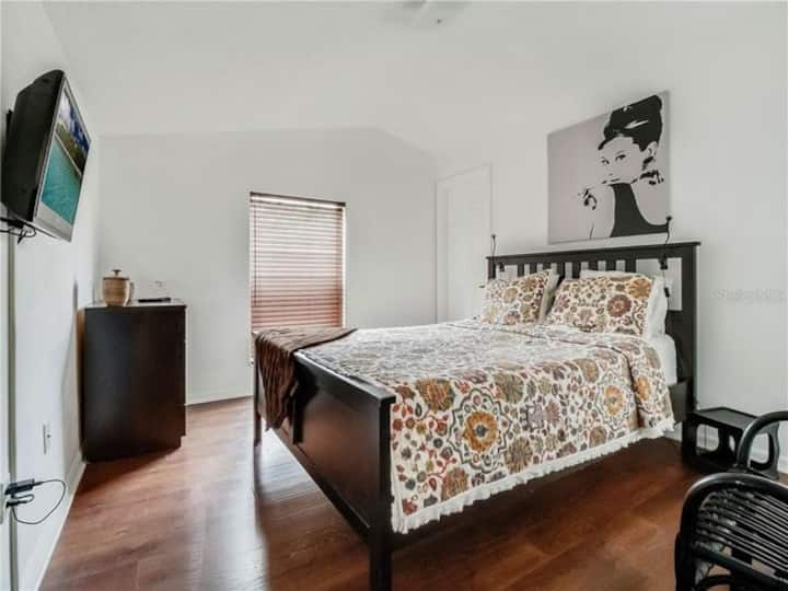 ห้องน้ำในตัวส่วนตัวรวมอยู่ในห้องนี้ 