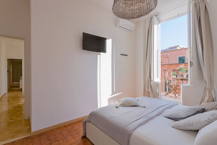 TownHouse by the Spanish Steps x 18 gallery image 4